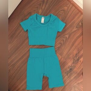Girls 90 degree athletic set size small 7/8